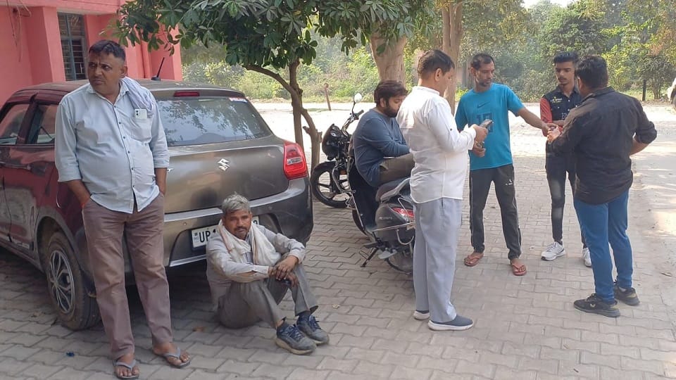 Baghpat: Death of father and son returning after celebrating Bhaidooj