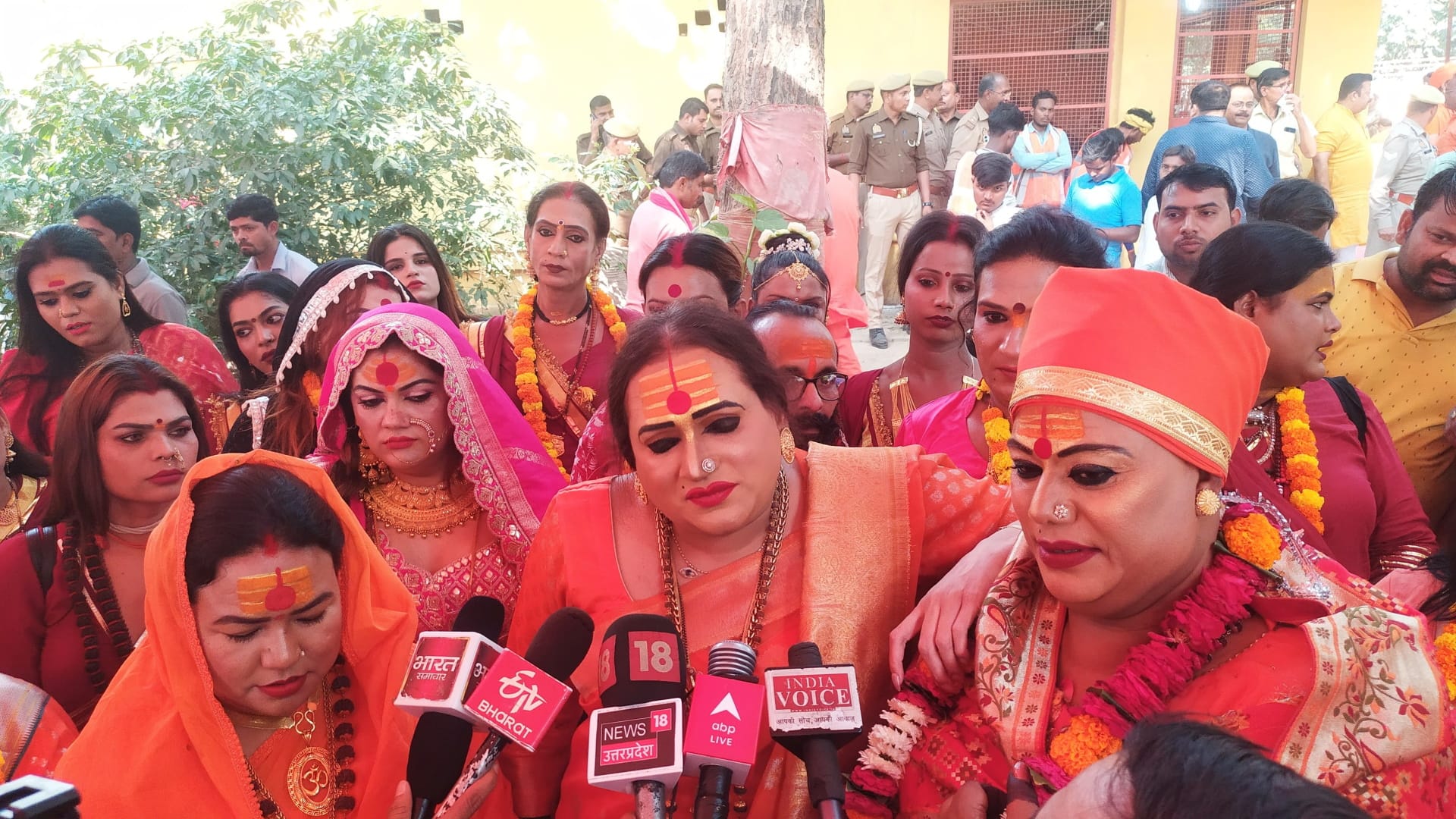 Sadhus and monks of Juna Akhara entered the city in royal style, cheers kept echoing