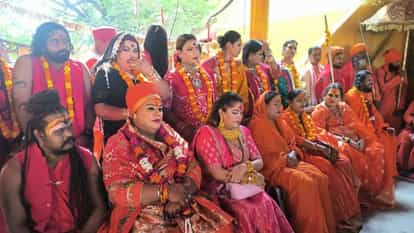 Sadhus and monks of Juna Akhara entered the city in royal style, cheers kept echoing