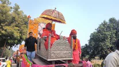 Sadhus and monks of Juna Akhara entered the city in royal style, cheers kept echoing