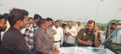 Orai Accident Bus collides with bike, mother daughter killed and husband son injured police investigating