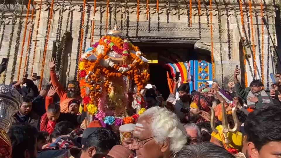 Chardham Yatra 2024 Kedarnath Dham Door Closed today Huge Crowd of Pilgrims Photos