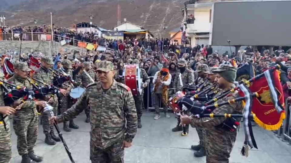 Chardham Yatra 2024 Kedarnath Dham Door Closed today Huge Crowd of Pilgrims Photos