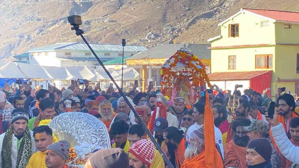 Chardham Yatra 2024 Kedarnath Dham Door Closed today Huge Crowd of Pilgrims Photos