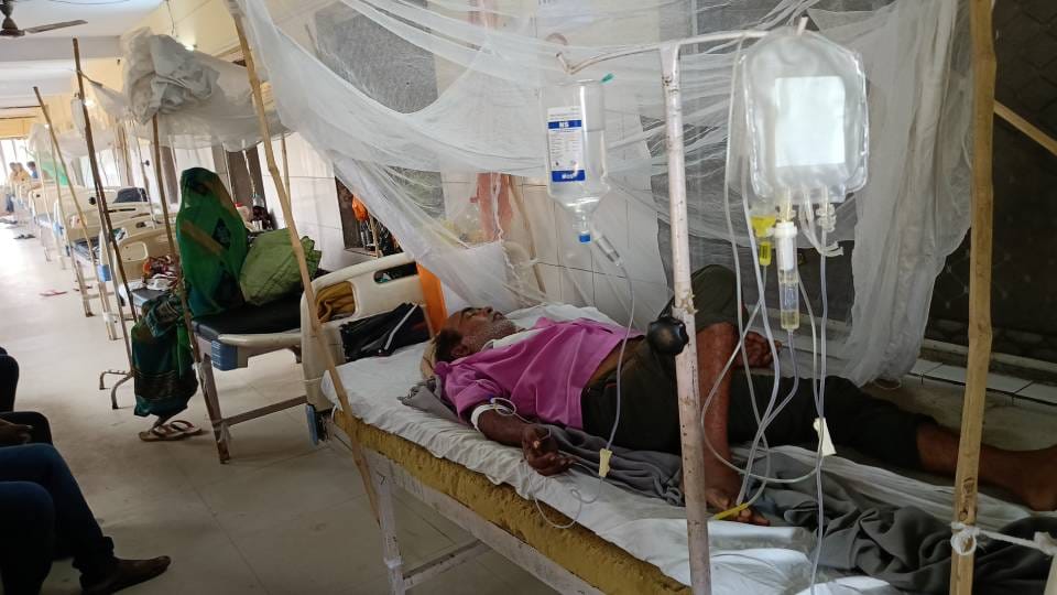 Infectious diseases are increasing rapidly in Gonda respiratory patient died while dengue patients reached 192