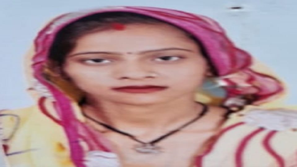 Dead body of a married woman from Hathras found hanging