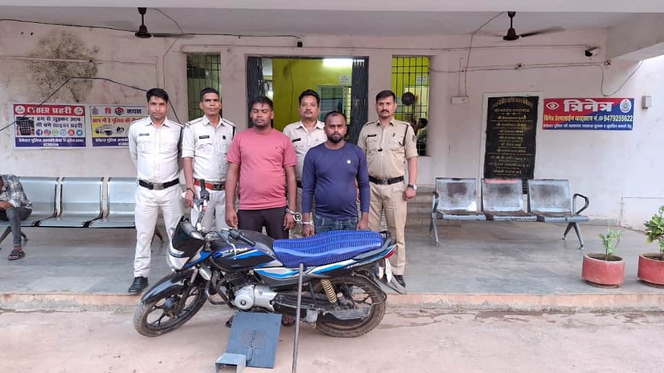 पुलिस की गिरफ्त में आरोपी