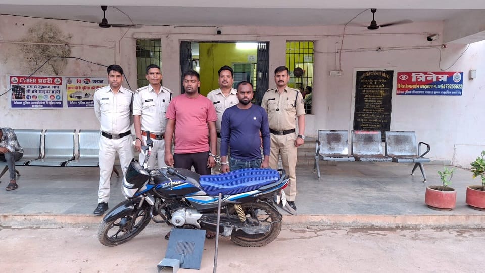 पुलिस की गिरफ्त में आरोपी