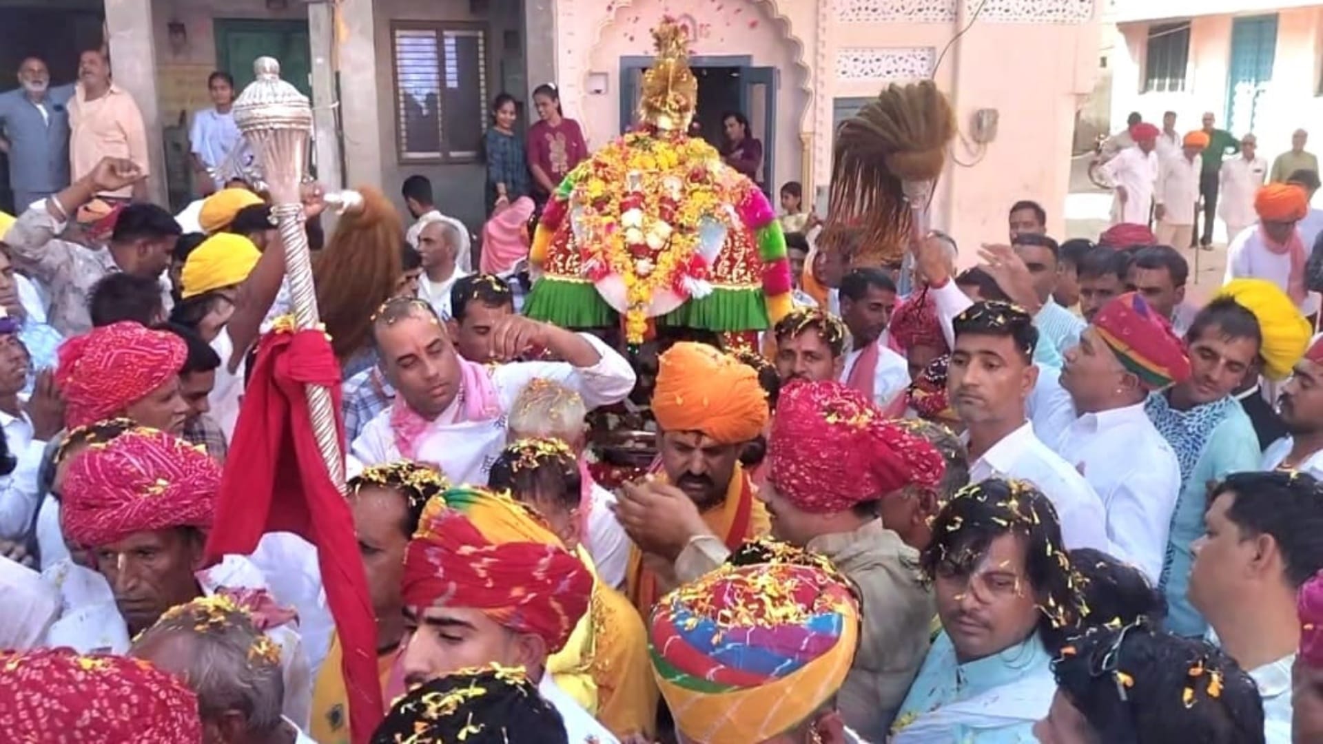 Kekri News red cow came out from under Gopal Maharaj bow in famous fair of Sampla sign of good times