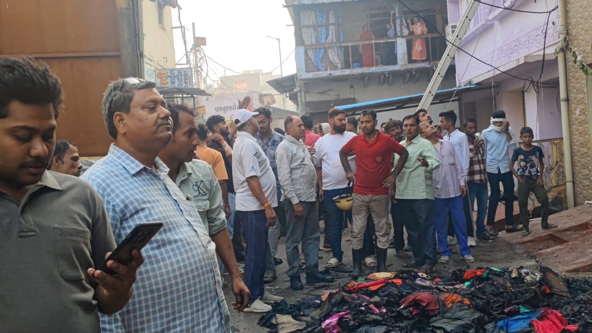 Bharatpur massive fire broke out in two-storey clothing showroom to short circuit causing losses worth crores