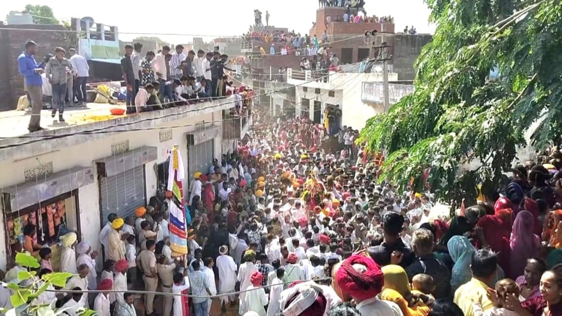 Kekri News red cow came out from under Gopal Maharaj bow in famous fair of Sampla sign of good times