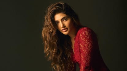 Actress Sreeleela dance Allu Arjun Pushpa 2 give competition to Samantha Ruth