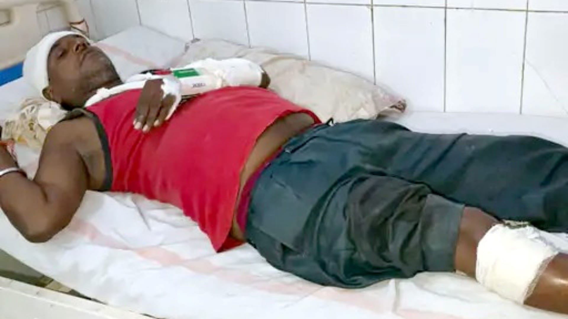 Sheikhpura News: Rs 1 lakh looted from a fruit merchant, head, hands and legs broken when he resisted
