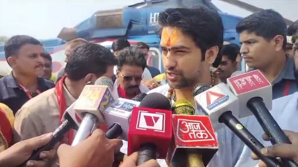 धीरेंद्र शास्त्री