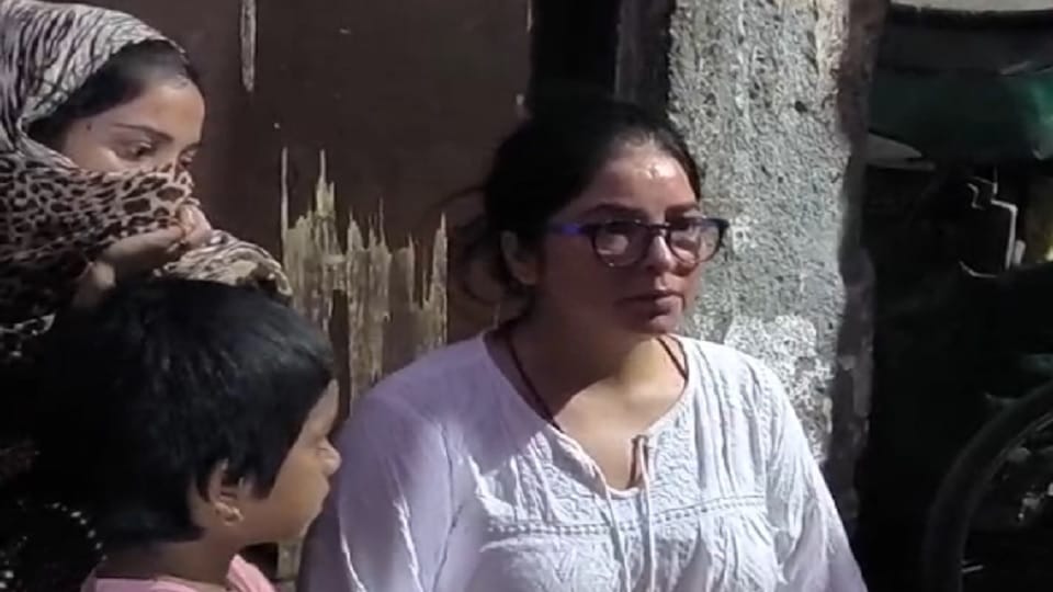 Murder of wife: Nizamuddin kept stabbing Israna after locking the room, helpless sister Rihanna kept watching