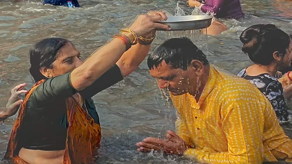 Bhaiya Dooj 2024 Celebrate Devotees Take Bath In Yamuna On Yama Dwitiya
