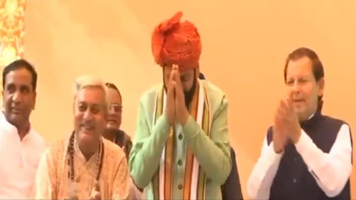 Haryana CM Nayab Singh Saini was welcomed by the delegation of Doom Samaj