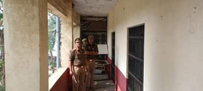 बैंक का लॉकर तोड़ा गया।