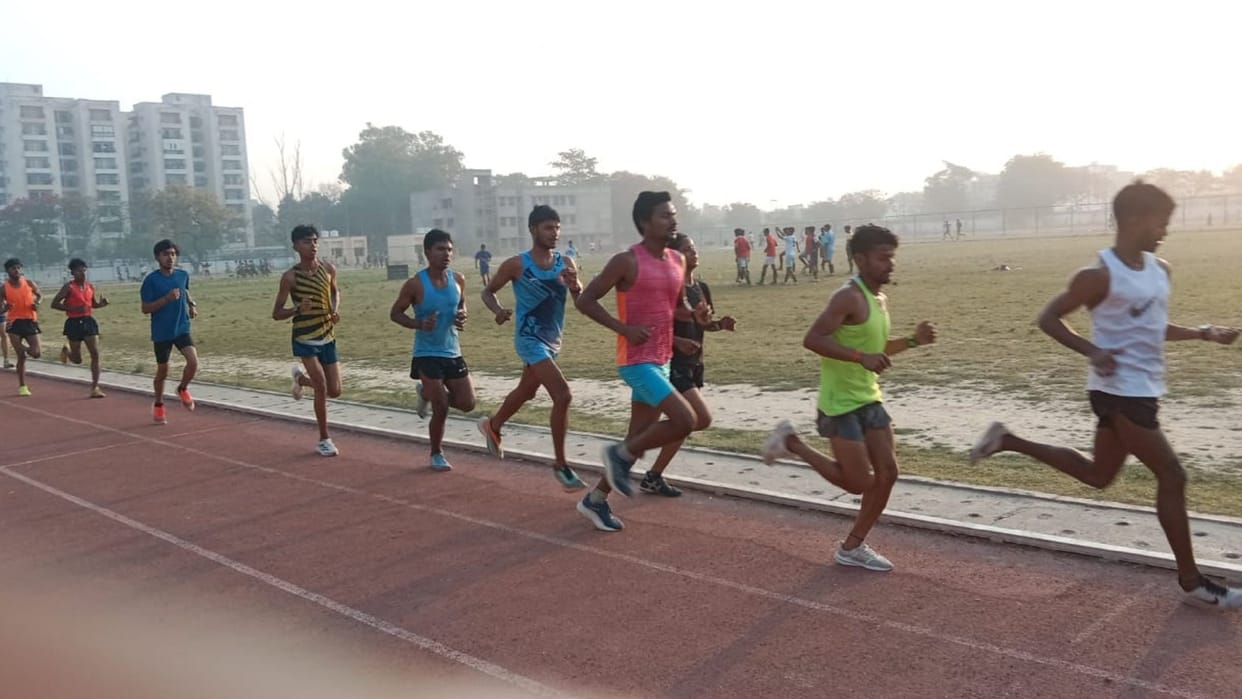 Athletics competition supervision of 89 members of 10 committees sports competition start in the stadium