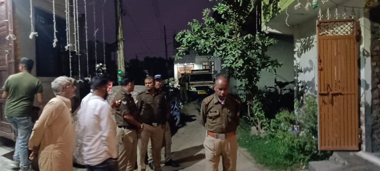 Haridwar News Husband brutally murdered his wife locked house and Abscond