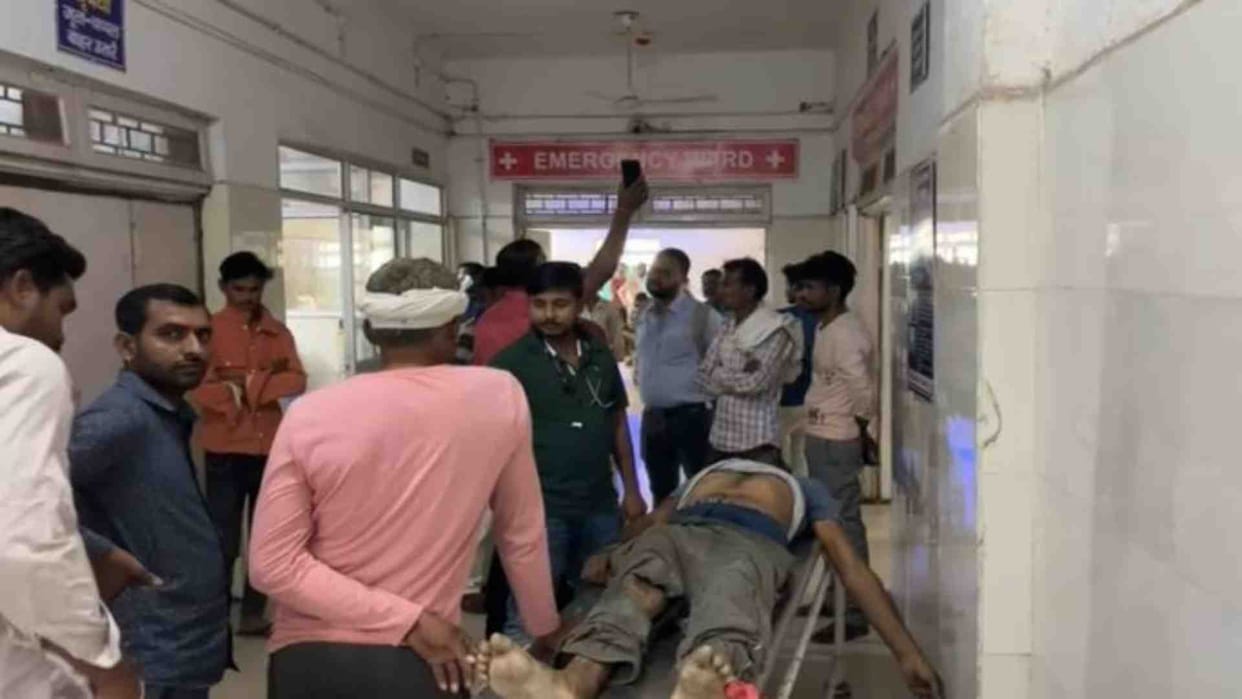 Tikamgarh News: Two workers working on 11 thousand kV line died due to electric shock
