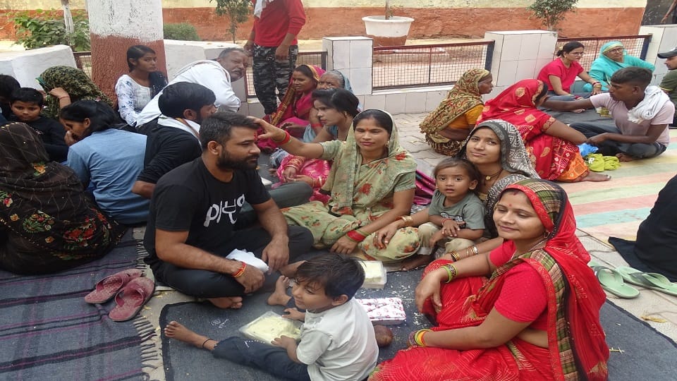 On occasion of Bhai Dooj jailed brothers were praised sisters shed tears