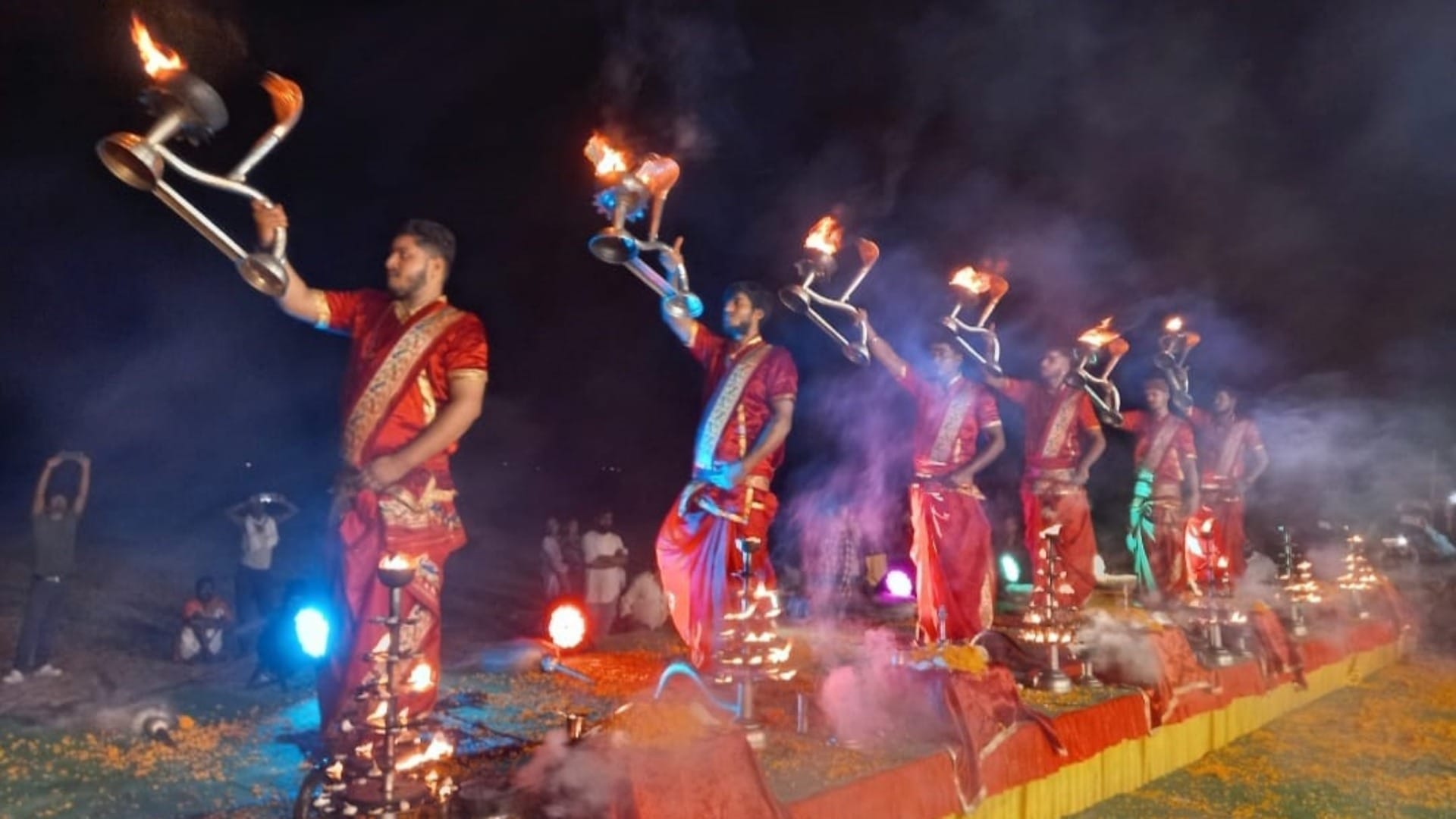 Jamui: Pandits from Banaras performed Ganga Aarti for the first time at Tripurari Ghat of Kiul River