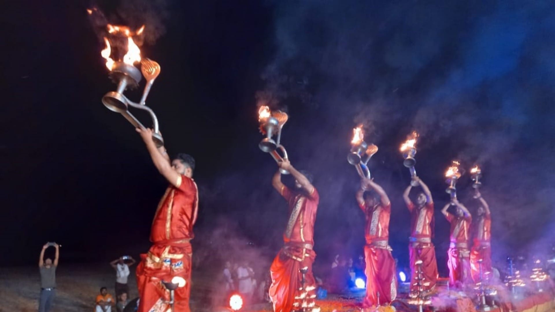 Jamui: Pandits from Banaras performed Ganga Aarti for the first time at Tripurari Ghat of Kiul River