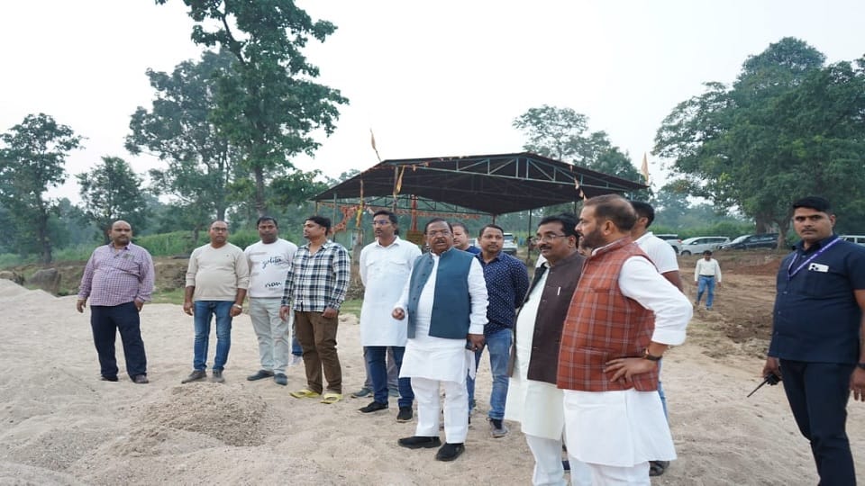Agriculture Minister Ramvichar Netam inspected Chhath Ghat took stock of preparations and facilities in Balram