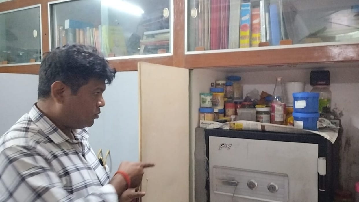 Police reached house of former MLA after finding 35 lakh cash and about 2 crore worth of jewellery stolen