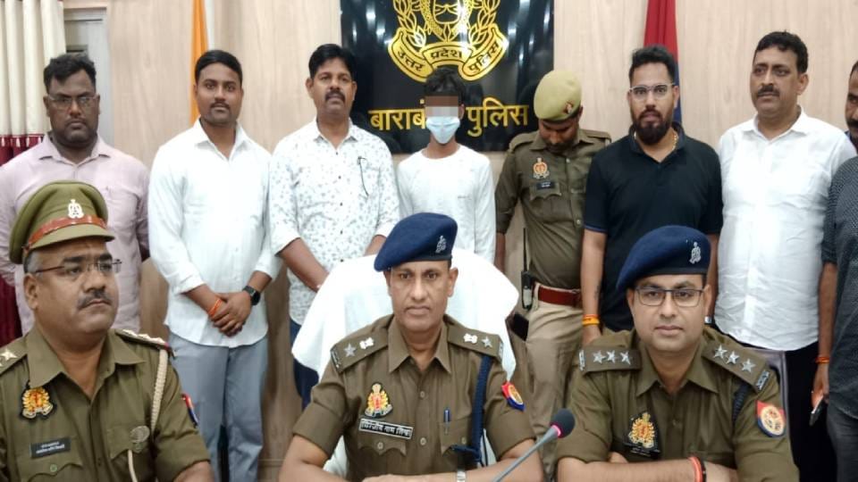 accused said he wanted to give an expensive gift to his Canadian girlfriend who tried to rob bank in barabanki