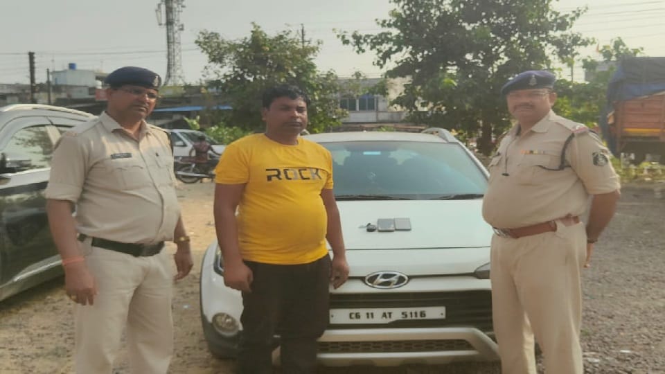 पुलिस की गिरफ्त में आरोपी