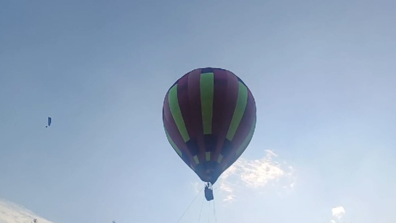 Enjoy paragliding with hot air balloon in Solanganala