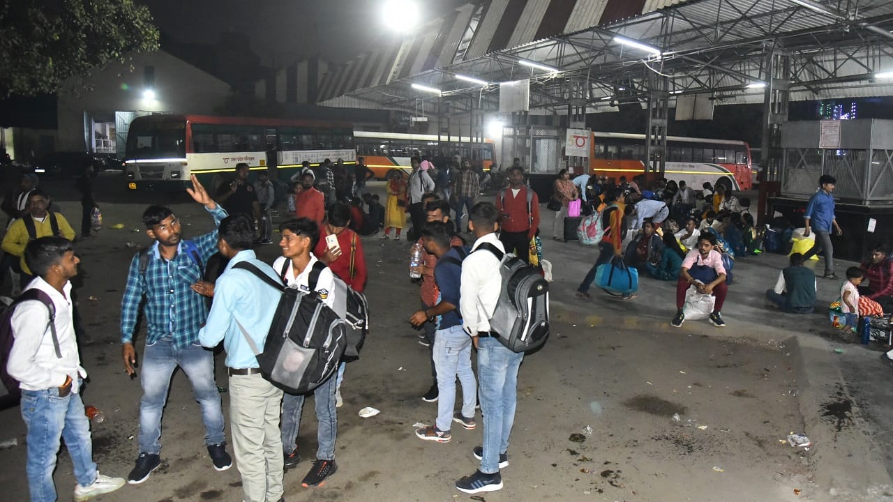 People had to travel amidst difficulties on Bhai Dooj