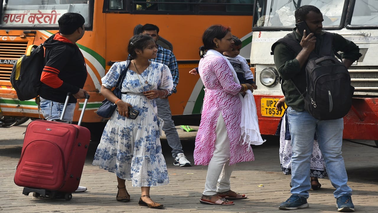 People had to travel amidst difficulties on Bhai Dooj