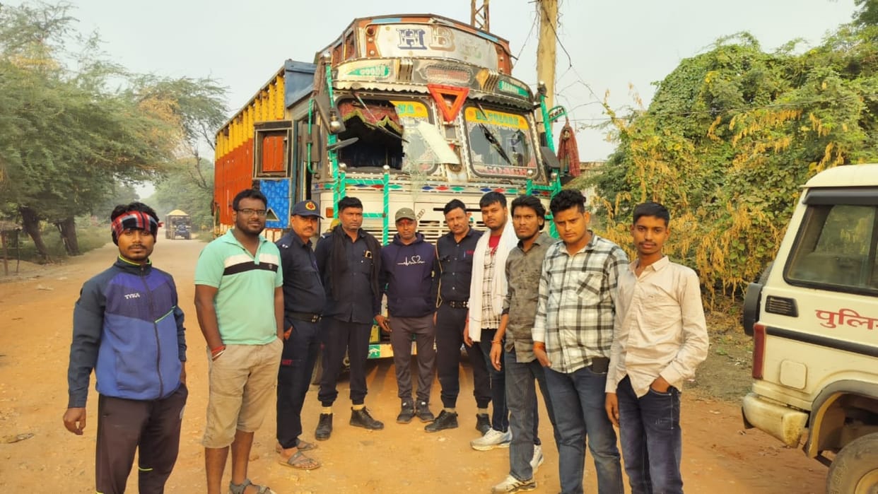 Bharatpur Encounter between cow smugglers and QRT team more than 25 cows freed strong attack on cow smuggling
