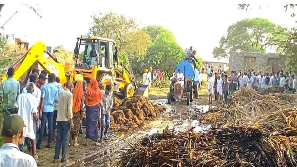 Kekri News many villages enclosures caught fire fodder worth lakhs kept for cattle and cows was destroyed