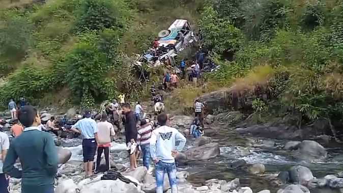 उत्तराखंड में हुई बड़ी सड़क दुर्घटना, हादसे में 25 लोगो की मौत की सूचना, बढ़ सकता है आंकड़ा