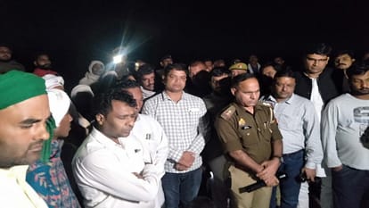 Muzaffarnagar: Sugarcane laden trolley collides with high tension line, two including driver died