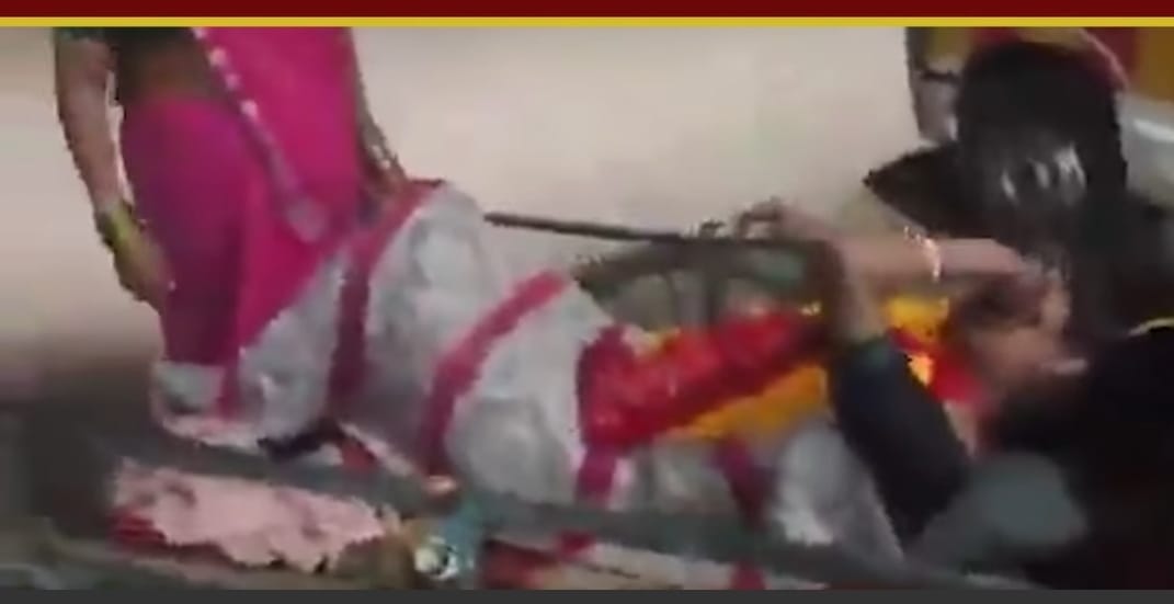 MP News: Ambulance did not reach pregnant woman in Sidhi, delivery on hand cart, government took strict action