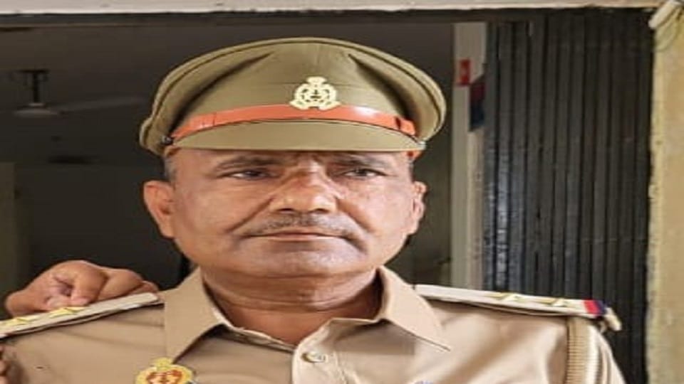 Sub Inspector dies of heart attack in Etah chest pain in morning died while being taken to hospital