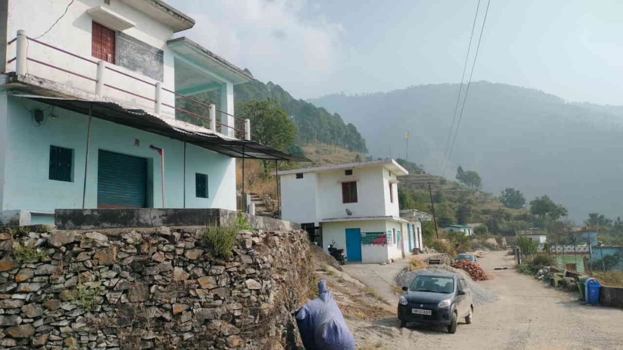 Almora: Cracks in 35 houses of Laveta village like Joshimath... four collapsed