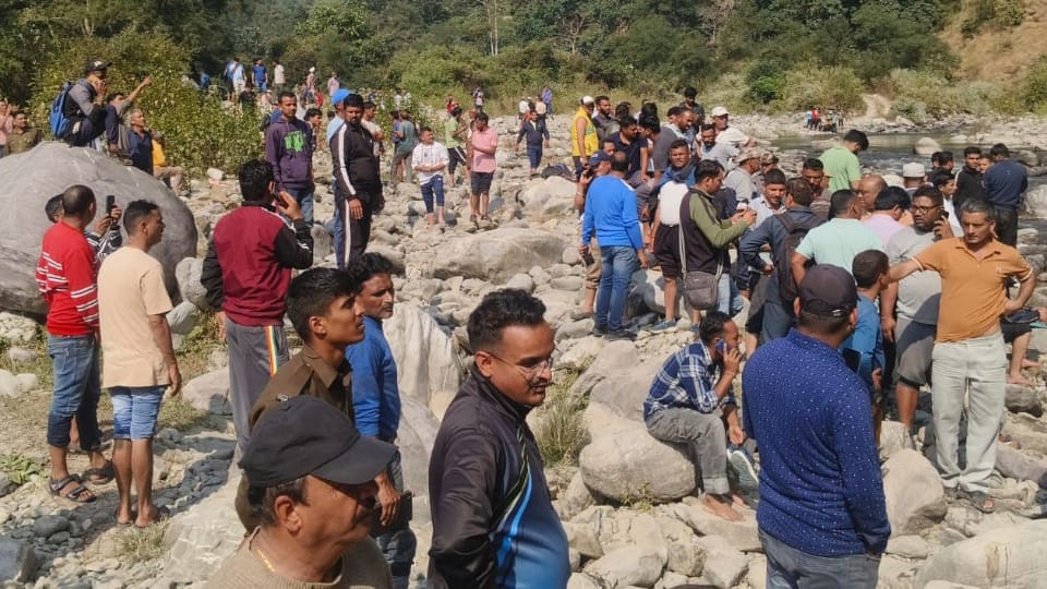 Almora Bus Accident Mourning in Barath Malla village pauri Garhwal Kotdwar six people died