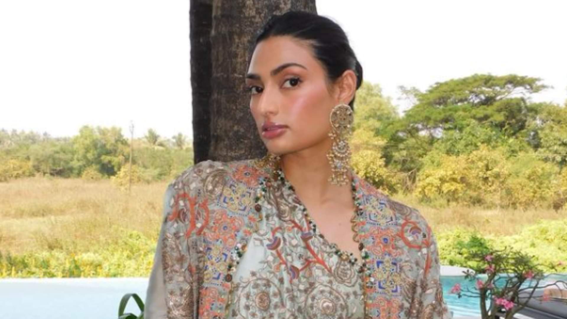 Hero Film Actress Athiya Shetty schooling with Shraddha Kapoor Tiger Shroff learn acting in America