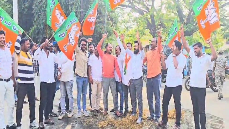 भाजयुमो का कांग्रेस पर हमला