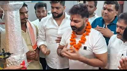 Bihar News : Bhojpuri Power Star Pawan Singh visit World famous Sun Temple Dev in Aurangabad Chhath Puja