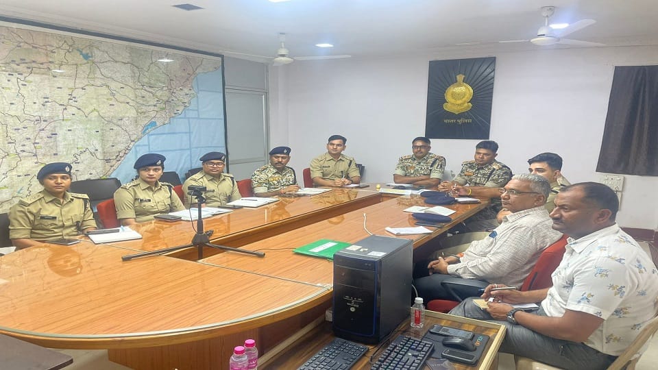 96 Naxalite encounters in year 2024 bodies of 189 Naxalites recovered Bastar Range IG held a review meeting in