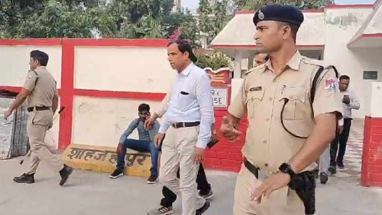 DRM inspected Shahjahanpur railway station and colony