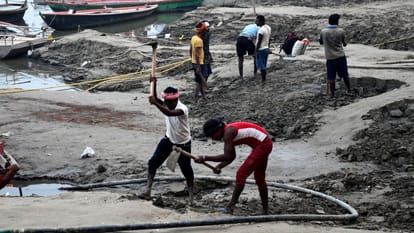 High alert for cleanliness for Chhath Initially 70 workers employed 24 hours 850 employed inspection