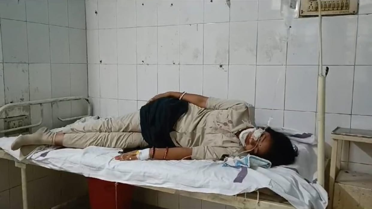 Hajipur News: High speed vehicle hits woman constable, seriously injured; accused driver absconding